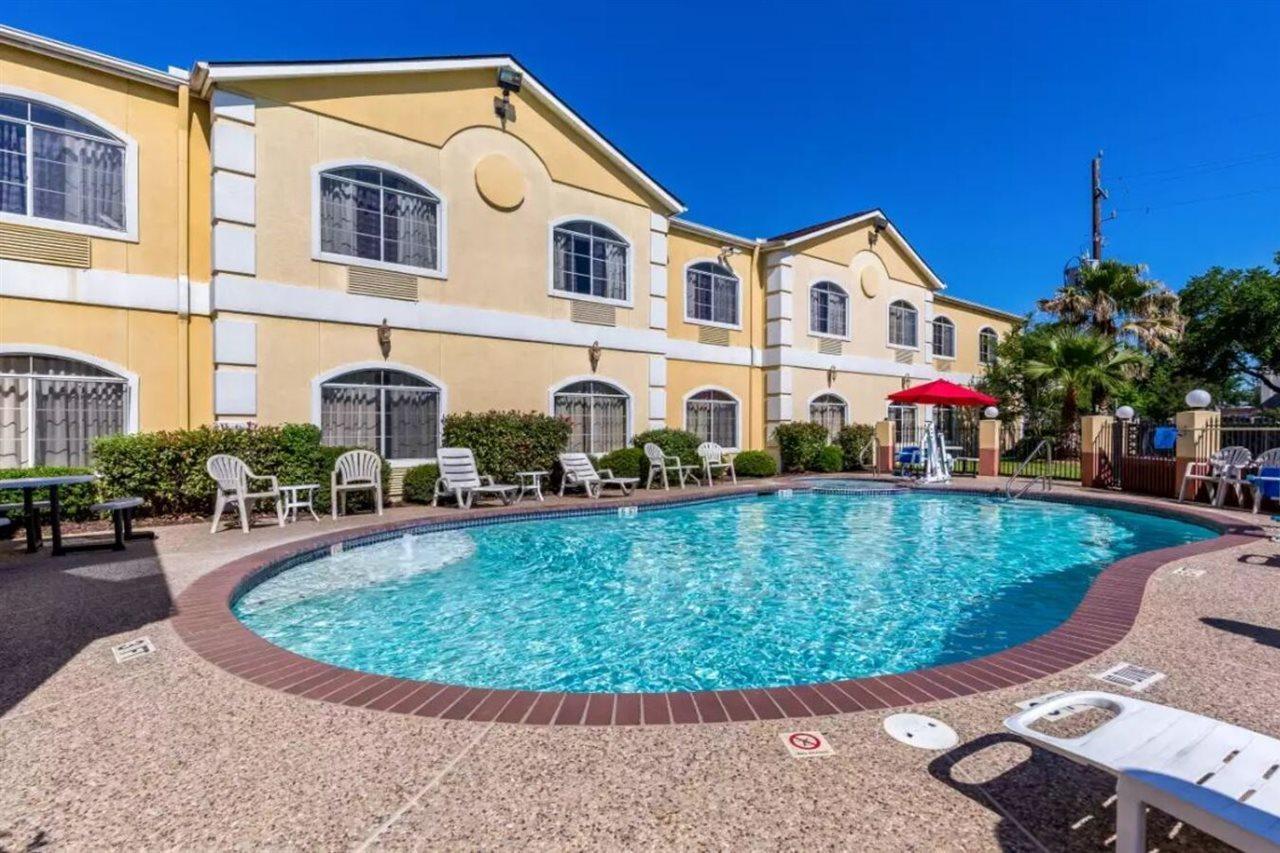 Quality Suites North Houston - Spring Westfield Bagian luar foto