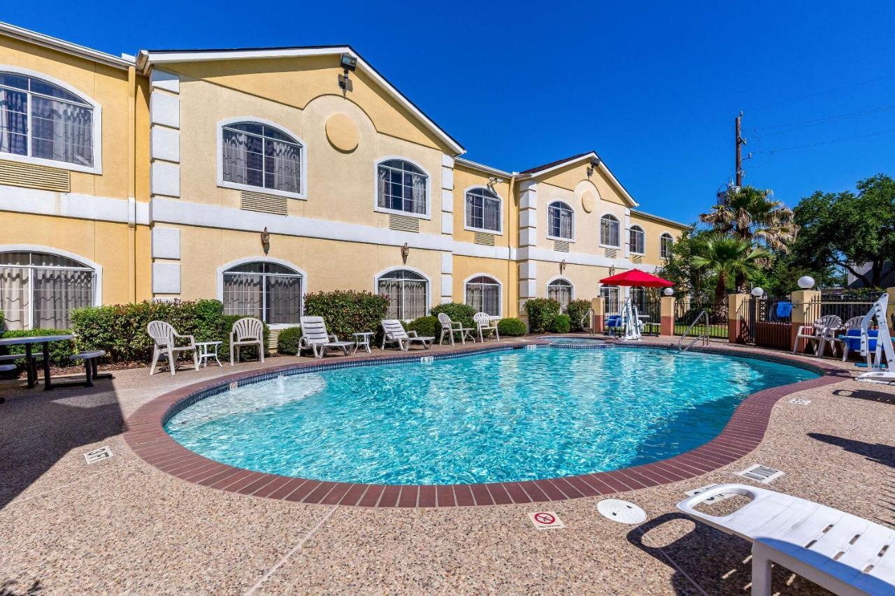 Quality Suites North Houston - Spring Westfield Bagian luar foto